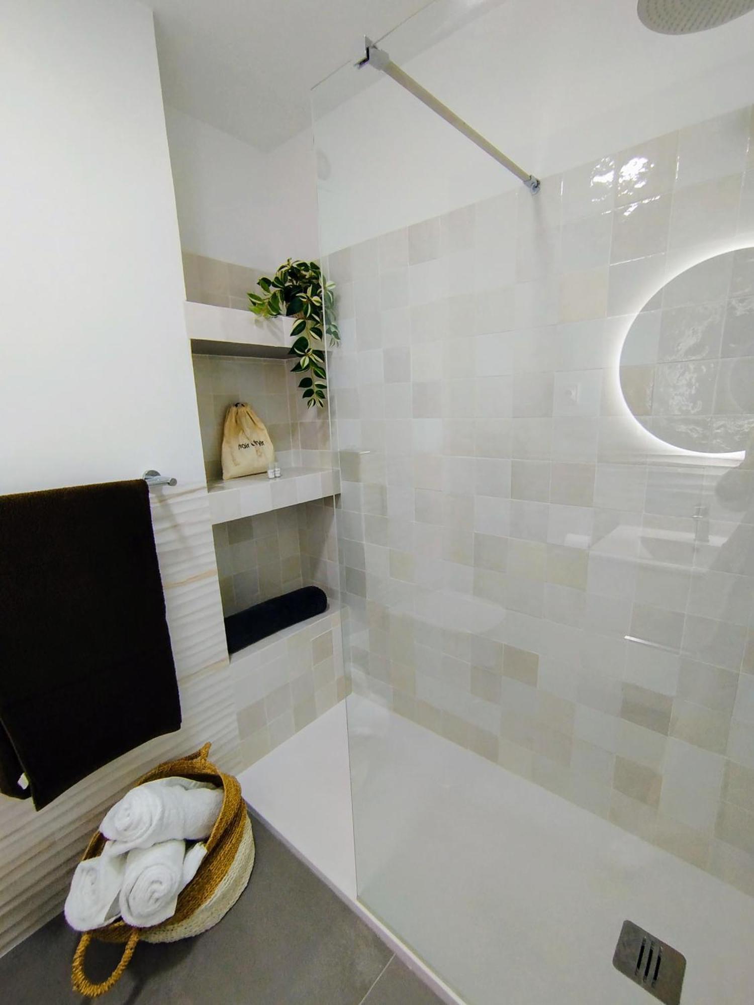 Impressive Apartment With 3 Bedrooms Metres From The Beach 埃斯特波纳 外观 照片